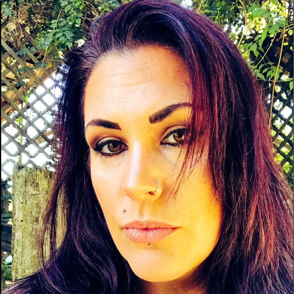 Meet your Posher, Adrienne